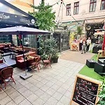 Little Twin Cities * Budapesta
