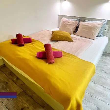 Little Twin Cities Apartment *